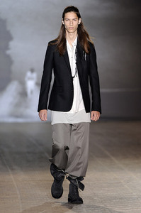 KRIS_LOOK02.jpg